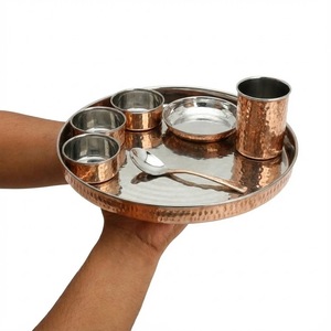 Service de table de haute qualité en acier inoxydable cuivré, comprenant un plateau Thali, un verre, une cuillère, 3 bols, un bol à dessert, service de table moderne - Product Image 1