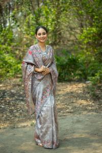 Último diseñador hermoso traje suave Tussar seda Saree bordado Buttis Kalamkari estampado y encaje elegante tubería borde trabajo - Product Image 5