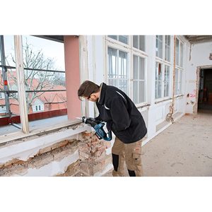 Scie sauteuse sans balais GSA 18V-32, scie alternative 18V pour usage domestique/industriel, pour la découpe de carreaux, du bois, de la pierre et des briques - Product Image 3