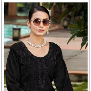 Designer Choice Full Trending Winter Shalwar Kameez avec fond en soie brodée khatli lourd et Dupatta - Product Image 1