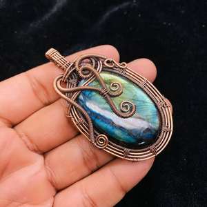 Prix de gros HARI OM CREATIONS Pendentif bouddhiste vintage en laiton plaqué or avec pierre de Labradorite en forme de pyramide filée, pierre de naissance, mariage - Product Image 6