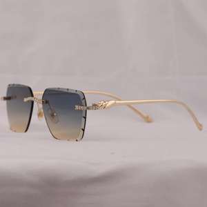 Dernières lunettes de soleil de créateur unisexes, lunettes de vue serties de diamants en moissanite, dégradé, monture complète, confortables, papillon, pour un usage quotidien - Product Image 2