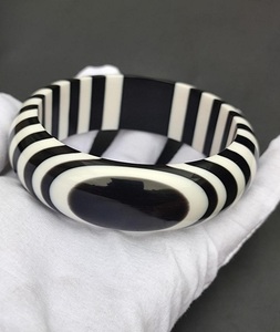 Brazalete de Hueso Vintage Hecho a Mano, Ecológico, para Mujer, Estilo Religioso, Joyería de Cuerno, Perlas y Diamantes para Bodas - Product Image 4