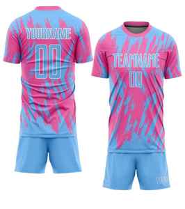 Uniforme de football personnalisé de qualité supérieure fabriqué avec un tissu léger et une technologie d'évacuation de la sueur pour les joueurs - Product Image 1