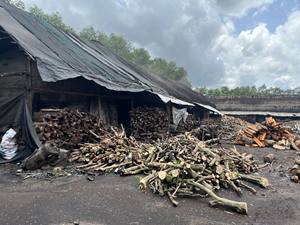 ถ่านเนื้อแข็งธรรมชาติสีดำถ่านแม่มุกเผานานถ่านไร้ควันสำหรับบาร์บีคิวจากเวียดนาม - Product Image 4