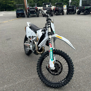 Disponible dès maintenant - Motocross FC 450 Rockstar Editions 2024 - Product Image 1