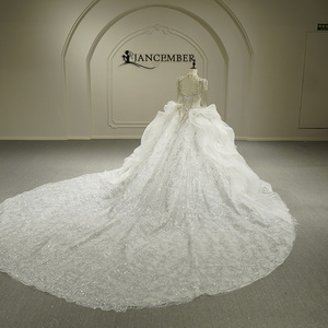 Vestido de Novia Moderno GT26057 con Cuello Alto, Borlas, Volantes, Cola de Capilla, Encaje, Lentejuelas y Flores, Largo hasta el Suelo - Product Image 3