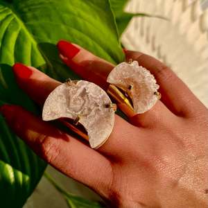 Vente en gros Bagues manchette en améthyste rose avec placage en or jaune en forme de lune - Product Image 3