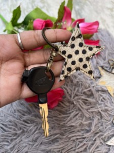 Nouveauté porte-clés en cuir de vachette porte-clés en cuir imprimé vache léopard porte-clés élégants nouveau porte-clés - Product Image 6