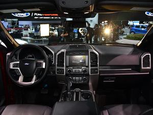 Pick-up d'occasion Super Crew 4x4 essence, transmission automatique, transmission intégrale, sièges en cuir, pneus R18, régulateur de vitesse, importé du Japon - Product Image 5