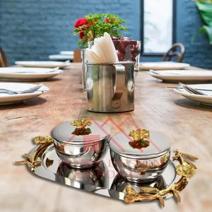 Bandeja de acero inoxidable para alimentos, con mango de hoja de latón y dos cuencos para servir con tapas para centros de mesa/bandeja de hoja dorada única - Product Image 3