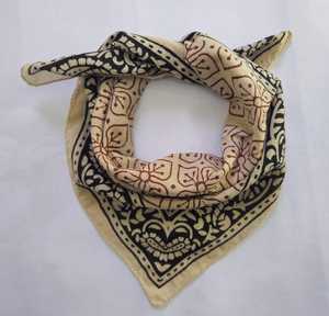 Pañuelo de Cuello de Algodón Estampado a Mano con Bloques Indios - Product Image 1