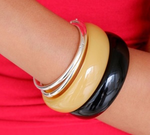Elegant Waterproof Resin Bangles for Women's Fashion Jewelry Smooth Finish Custom Colors for Daily Wear Festive Occasions - Product Image 1