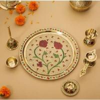 Juego de Regalo de Accesorios para Decoración de Diwali, Thali Redondo de Latón de 12 Pulgadas con Artículos de Pooja, Juego de Regalo de Lujo Personalizado para Bodas