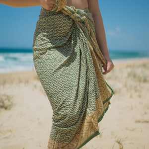 Sarong en coton imprimé à la main, jupe de plage, pareo, châle, écharpe, voile de coton, motif floral, vêtement d'été - Product Image 4