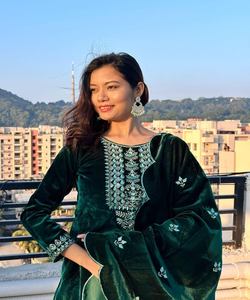 Precio al por mayor en el diseñador Georgette Lahenga Choli con Dupatta Estilo indio de seda Ropa DE BODA Fabricado en Surat - Product Image 2