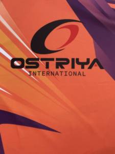 เสื้อกล้ามผู้ชาย Ostriya International สีส้ม พิมพ์ลายด้วยความร้อน ระบายอากาศได้ดี ผลิตจากโพลีเอสเตอร์ 100% แห้งเร็ว ทรงทางการ คอวี สำหรับฤดูร้อน - Product Image 4