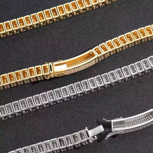 Collar de Cadena Cubana de Alto Brillo con Diamantes Moissanite, Joyería Moderna con Estilo Iced Out para un Look Urbano Elegante, de la India - Product Image 4