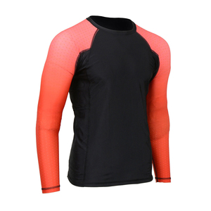 Rash Guard personnalisé de haute qualité léger pour hommes couleur unie manches longues Gym Training Rash Guard - Product Image 2