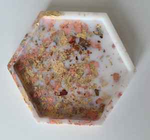 Plateaux en résine durables et polyvalents Matériau durable et décoratif pouvant être moulé dans diverses formes et conceptions - Product Image 3