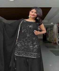 ชุดเดรสสีดำปักลายแบบจอร์เจีย - Product Image 4