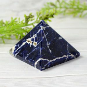 Pirámide de Sodalita Feng Shui para Trabajo de Reiki y Corrección de Vastu - Product Image 4