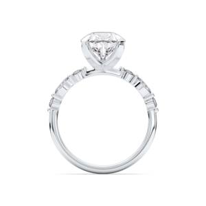 4.24กะรัต E-F/VVS-VS (Centre 4.00CT) ลูกแพร์เพชรโมอิสซาไนต์และแหวนหมั้นเพชรทรงกลมตัดทำในทองคำขาวสำหรับเธอ - Product Image 4