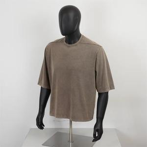 Tissu en jersey de coton personnalisé pour hommes T-shirt surdimensionné Gsm à manches courtes et col rond délavé Vintage Détresse Poids lourd pour hommes - Product Image 1