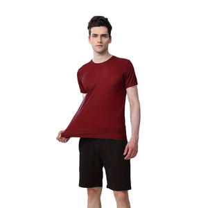 2025 nueva moda etiqueta personalizada hombres 2 piezas conjunto doble Color liso gimnasio desgaste nuevo manga corta y conjunto corto para hombres con OEM - Product Image 4
