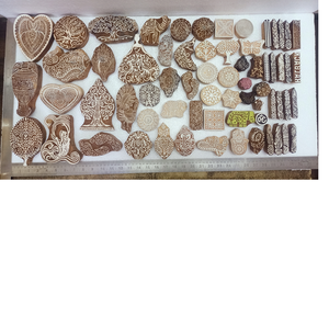 Blocs d'impression au henné en bois sculptés à la main fabriqués sur mesure avec des motifs de gravure complexes pour les artistes et les projets d'artisanat - Product Image 1