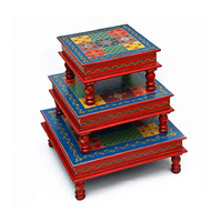 Ensemble de 3 chaises de prière en bois Pooja Chowki Bajot, artisanales, avec peinture en relief Patla, design traditionnel pour la décoration de la maison et du temple