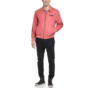 เสื้อแจ็คเก็ตผู้ชายผ้าซาตินโพลีเอสเตอร์ แฟชั่นยอดนิยม แจ็คเก็ตบอมเบอร์ สไตล์ไฮสตรีท จากปากีสถาน บริการ OEM ออกแบบตามสั่ง - Product Image 3