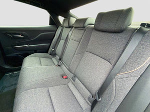 Véhicule de Luxe d'Occasion 2023 - Crown Limited 2.5L Hybride AWD Berline Transmission Automatique à Vendre - Product Image 5