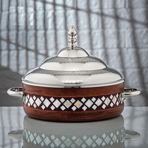 Casserole élégante en laiton avec pot intérieur en acier inoxydable, idéale pour les cuisines modernes et une présentation élégante de la table à manger - Product Image 4
