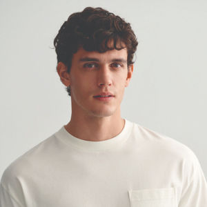 Camiseta de Bolsillo Cómoda para Hombre - Suave, Elegante e Ideal para Ropa Casual, Trabajo y Días Relajados - Product Image 2