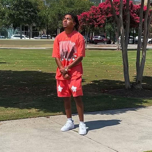 ชุดเสื้อผ้าผู้ชายแฟชั่นฤดูร้อนปี 2025 แบบใหม่ ขายส่ง เสื้อยืดแขนสั้นและกางเกงขาสั้นเข้าชุด - Product Image 5