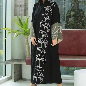 Abayas de verano bordadas de diseñador con conjuntos de hiyab para mujeres Servicio OEM ligero y amigable con el clima cálido disponible - Product Image 4
