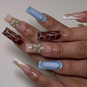 Lot de 24 faux ongles blancs de style français : motif floral 3D, longueur moyenne, <span class=keywords><strong>dentelle</strong></span> à bordure dorée et imprimé léopard - Product Image 1