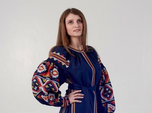 Fabricants de vêtements conception personnalisée robe Boho femmes robes Maxi femmes dame élégante à manches longues robe brodée ukrainienne - Product Image 2