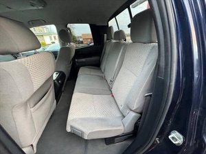 Camioneta Usada Tundra R20 2010 con Volante a la Izquierda, Interior Oscuro y Asientos de Cuero - Product Image 5