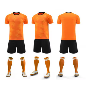 Uniformes de fútbol personalizados de poliéster 100% para adultos, nuevo diseño, kits negros, impresión por transferencia de calor, conjuntos de camisetas de manga corta de estilo otoñal - Product Image 4