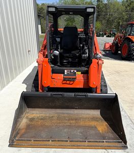 Kubota-Cargadora compacta de cadenas, motor diésel de 74 HP, ROPS abierto, sistema hidráulico auxiliar de flujo estándar - Product Image 1