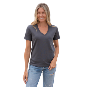 Camiseta de Manga Corta con Cuello en V para Mujer, Color Gris Oscuro, 100% Algodón Orgánico de Lujo, Preencogido, Certificado GOTS, Suave, Transpirable y Ajustado - Product Image 3