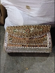 Bolso de mano hecho a mano con cuentas y adornos de perlas y piedras preciosas, accesorio de moda para regalo de boda, bolso de noche Kundan para novias. - Product Image 2