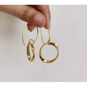 Pendientes de Aro y con Perno de Latón Chapado en Oro con Perla y Diamante - Product Image 1