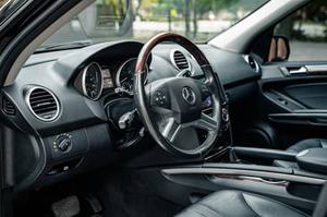 BEST SELLING 2010 M e r ce d e s-Be nz ML550 5.5-Liter V8, AWD - Product Image 4