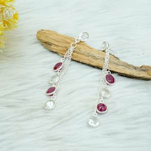 ต่างหูเงินแท้ 925 ประดับคริสตัลและเพชรคิวบิกเซอร์โคเนีย พร้อมพลอยทับทิมแบบฝังขอบ งานแฮนด์เมด เครื่องประดับอัญมณีหลากหลายชนิด รุ่น E0682-GS เหมาะสำหรับเป็นของขวัญ - Product Image 1