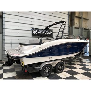 Sea Ray SPX 210 2025, Nuevo Bote de Lujo con Motor MerCruiser y Tanque de Combustible de 37 Galones - Product Image 5