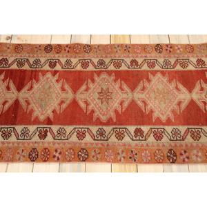 Tapis vintage 2,8 x 12,2 pieds, tapis, tapis à bordure rouge en laine - Product Image 2
