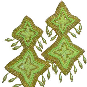 Boucles d'oreilles artisanales en coton brodé, style bohème, motif floral artistique, légères, pour fête de remise de diplôme - Product Image 1